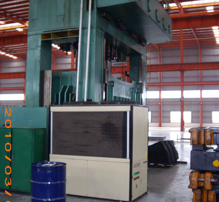 油冷機是依靠什么來改善機器溫度的？